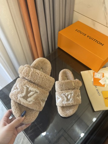 LV women Sandals 1：1 Quality-494