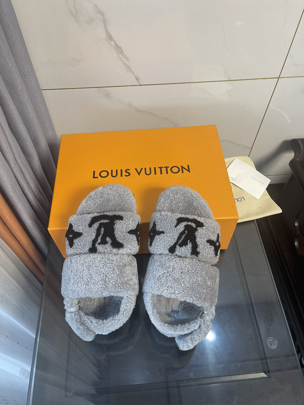 LV women Sandals 1：1 Quality-497