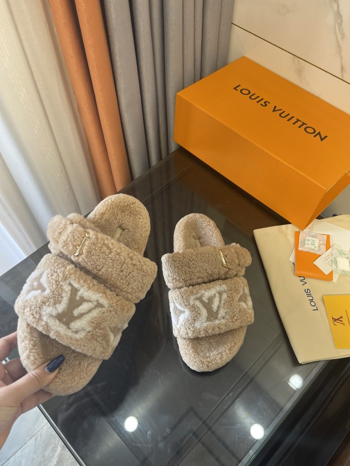 LV women Sandals 1：1 Quality-494