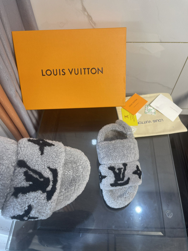 LV women Sandals 1：1 Quality-497