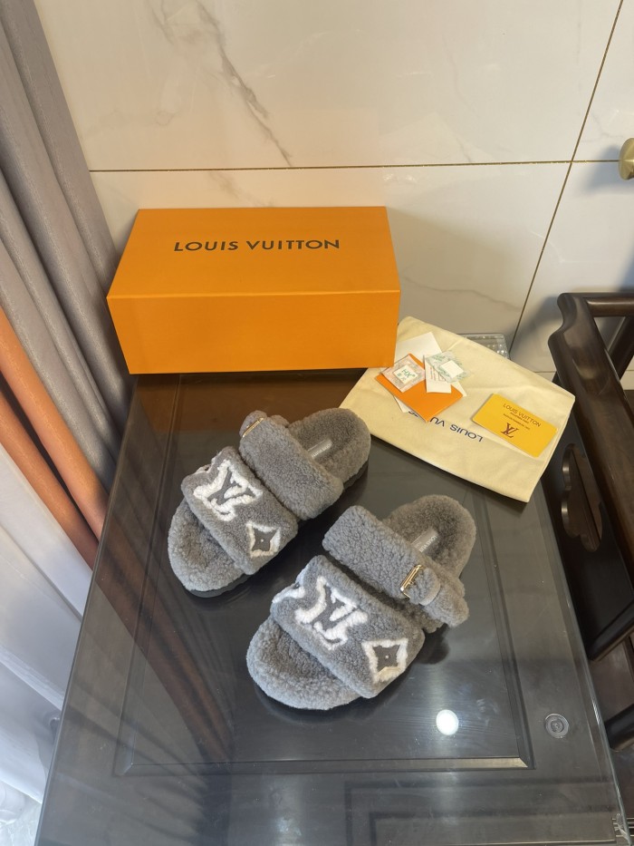 LV women Sandals 1：1 Quality-492