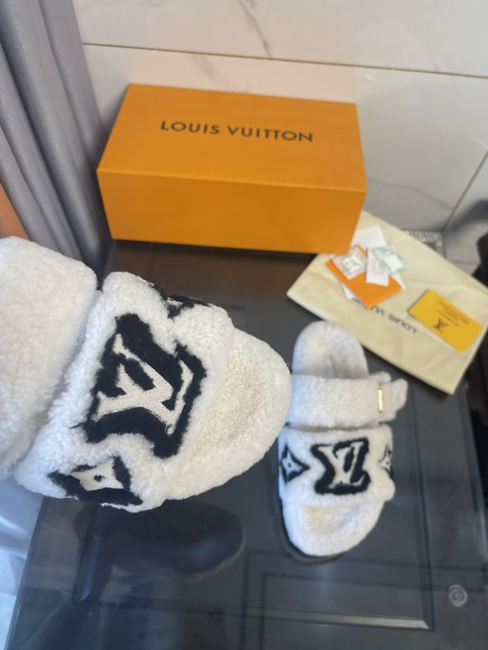 LV women Sandals 1：1 Quality-493