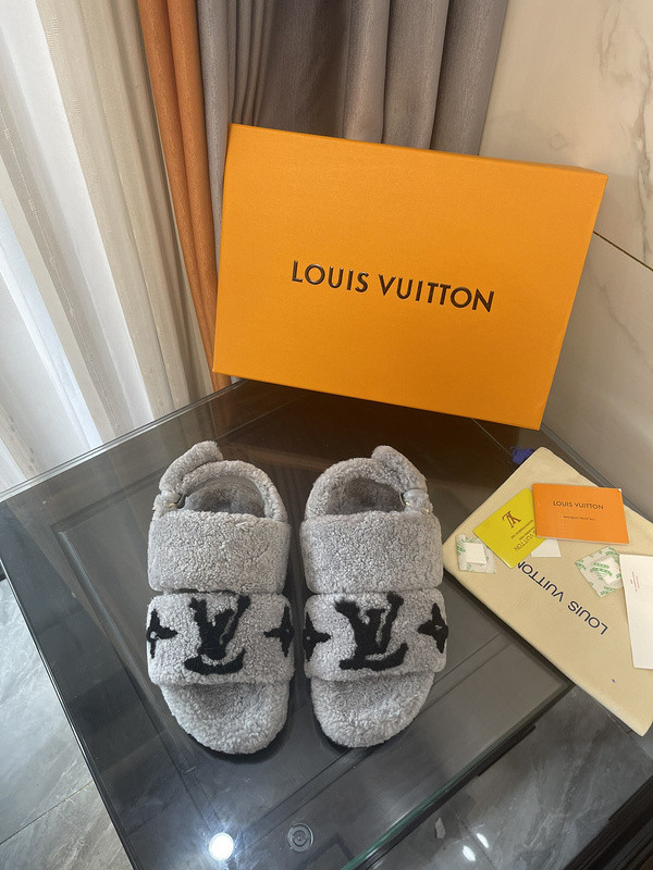 LV women Sandals 1：1 Quality-497