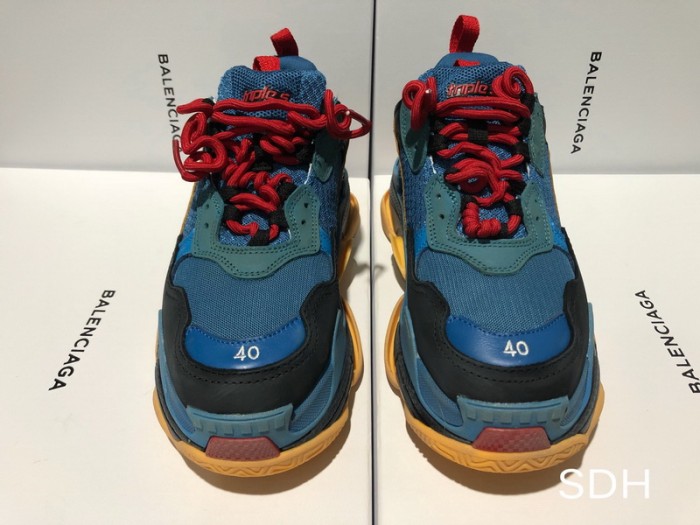 B 17FW Tripe-S High End Sneaker-025