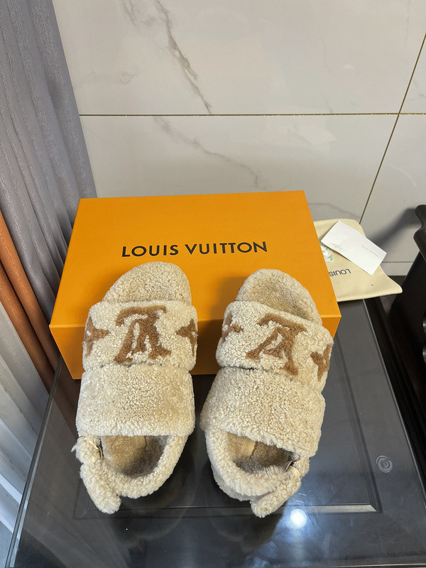 LV women Sandals 1：1 Quality-496