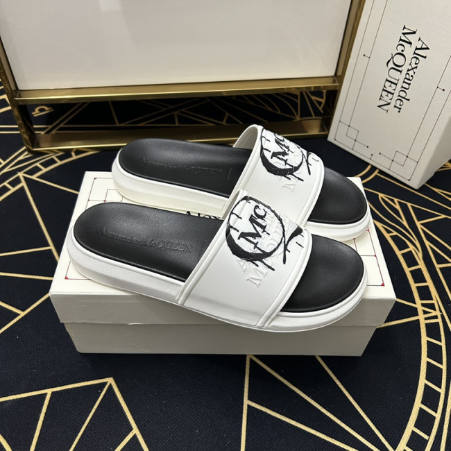 Alexander McQueen men slippers AAA-038