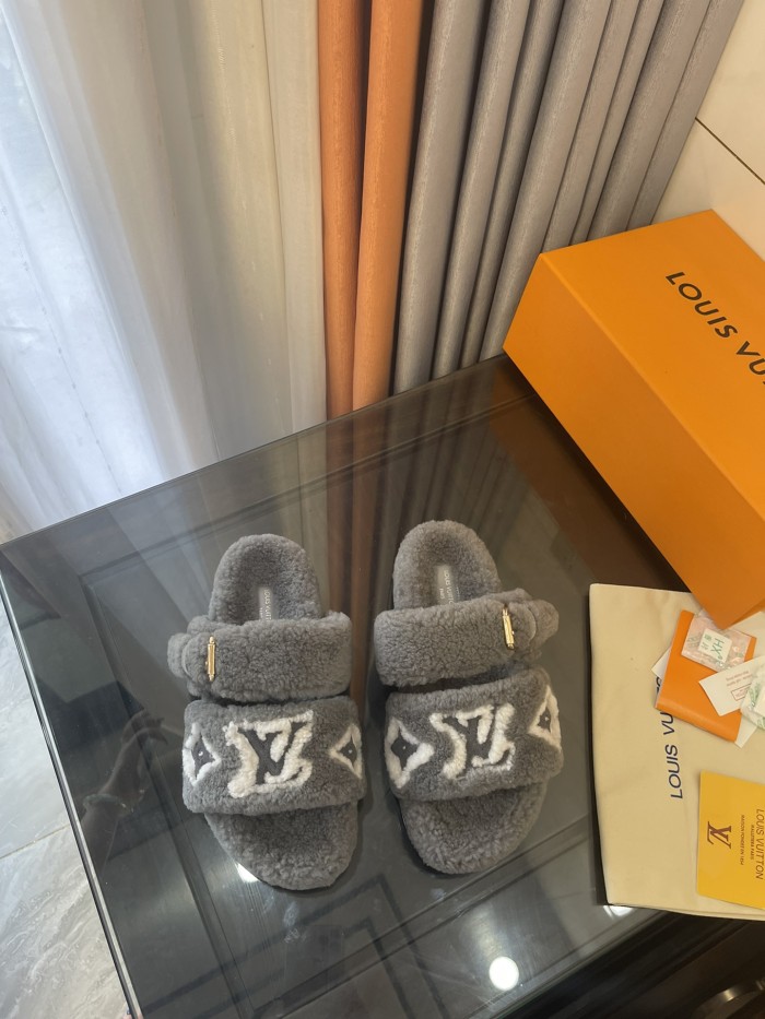 LV women Sandals 1：1 Quality-492