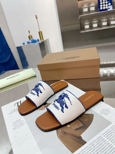 Burberry women slippers AAA-051