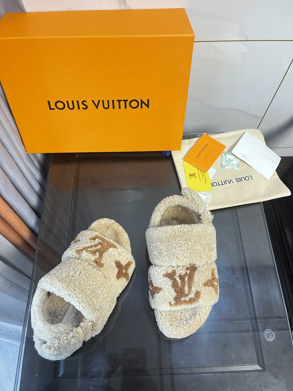 LV women Sandals 1：1 Quality-496