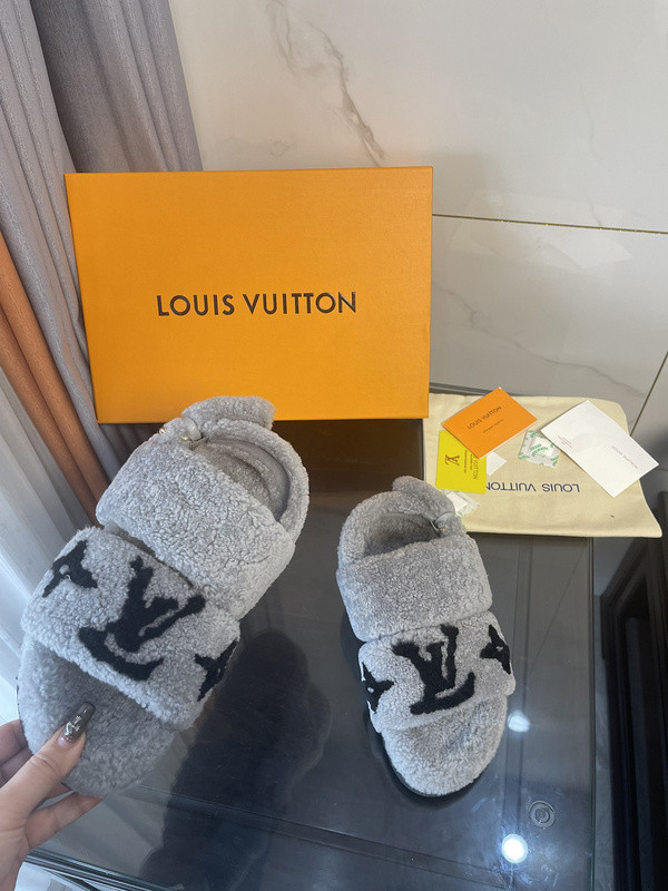 LV women Sandals 1：1 Quality-497