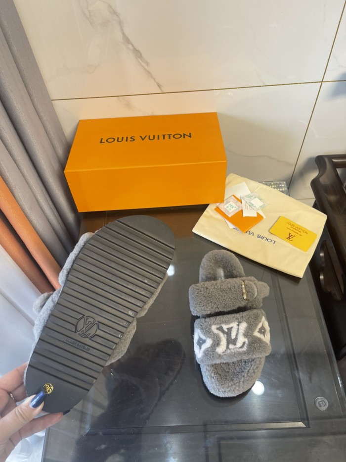 LV women Sandals 1：1 Quality-492