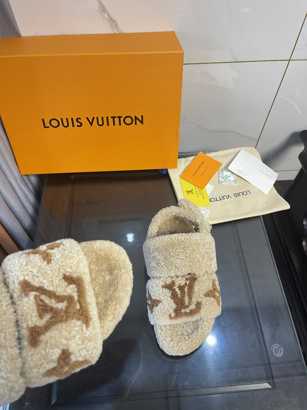 LV women Sandals 1：1 Quality-496