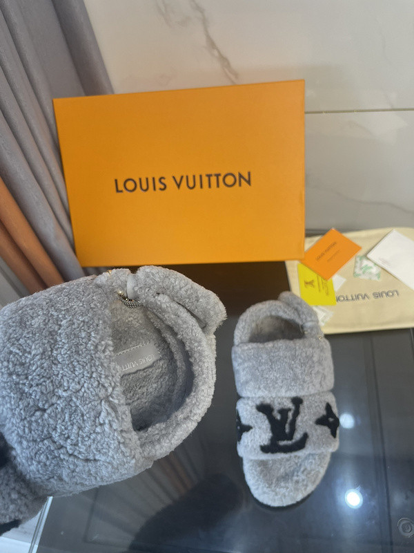 LV women Sandals 1：1 Quality-497