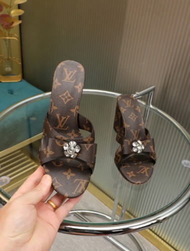 LV women Sandals 1：1 Quality-561