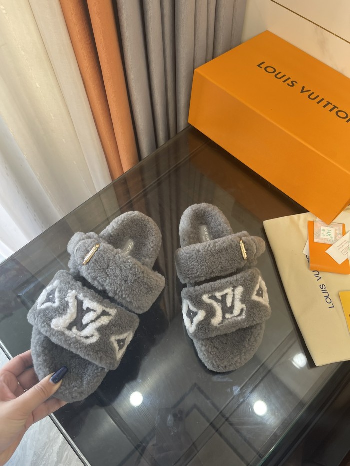 LV women Sandals 1：1 Quality-492