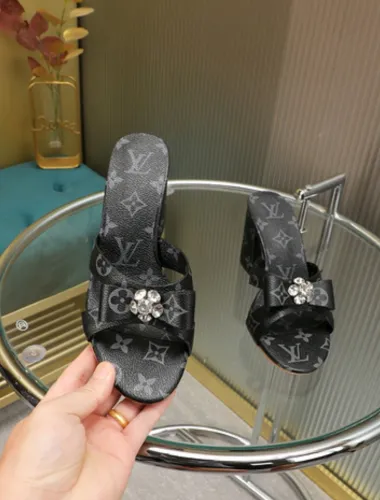 LV women Sandals 1：1 Quality-563