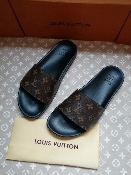 LV women slippers AAA-111