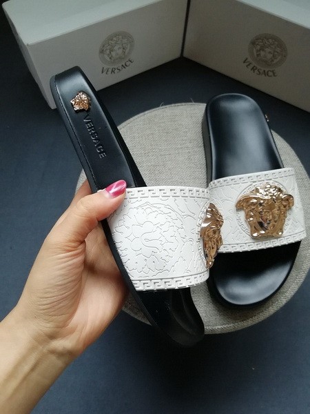 Versace women slippers AAA-025