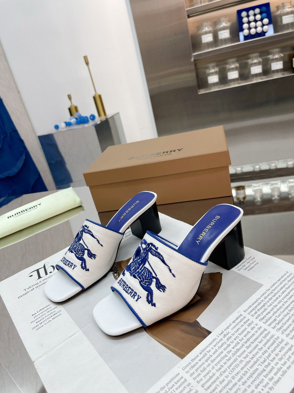 Burberry women slippers AAA-037