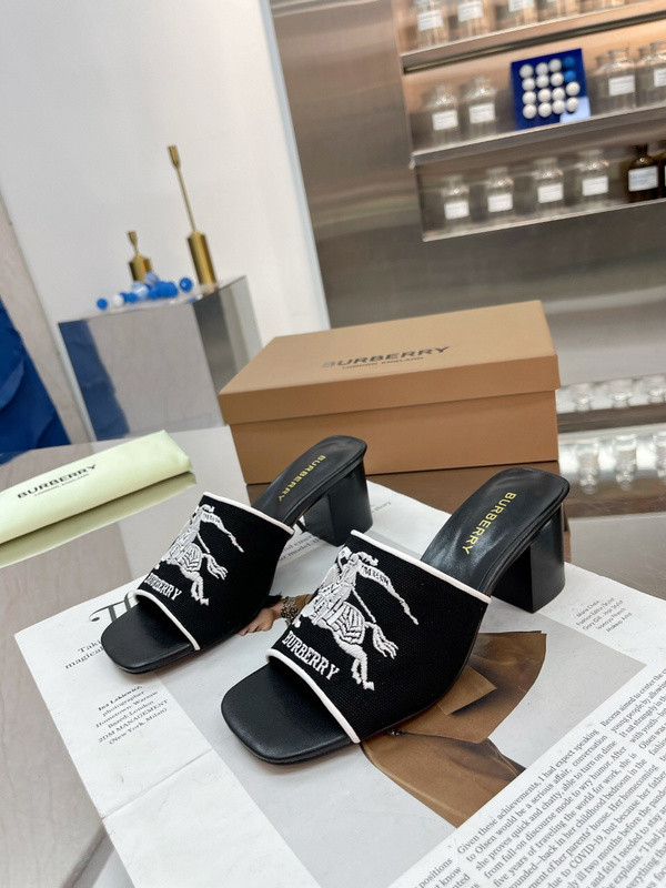 Burberry women slippers AAA-034