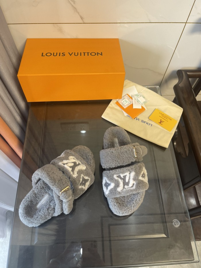 LV women Sandals 1：1 Quality-492