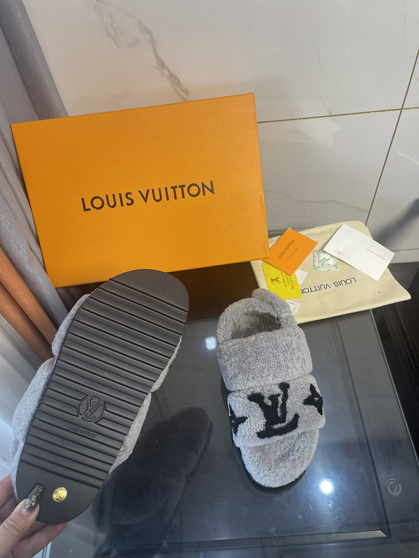 LV women Sandals 1：1 Quality-497