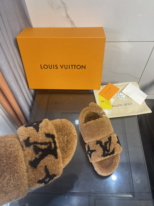 LV women Sandals 1：1 Quality-498