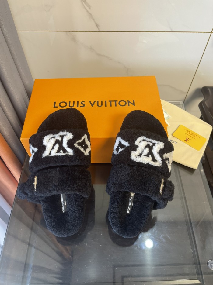 LV women Sandals 1：1 Quality-495