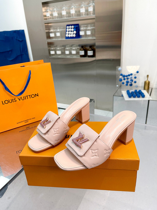 LV women Sandals 1：1 Quality-540
