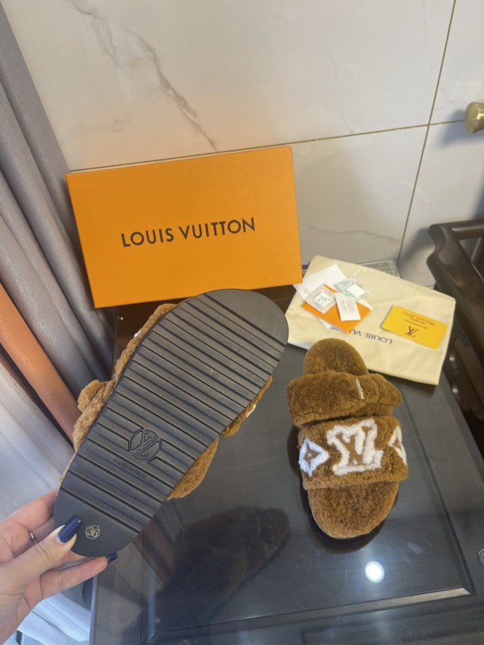 LV women Sandals 1：1 Quality-491