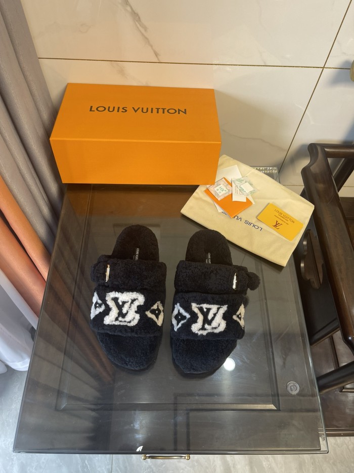 LV women Sandals 1：1 Quality-495