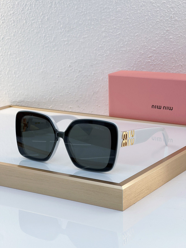 Miu Miu Sunglasses AAAA-931