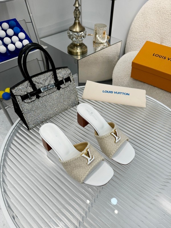 LV women Sandals 1：1 Quality-814