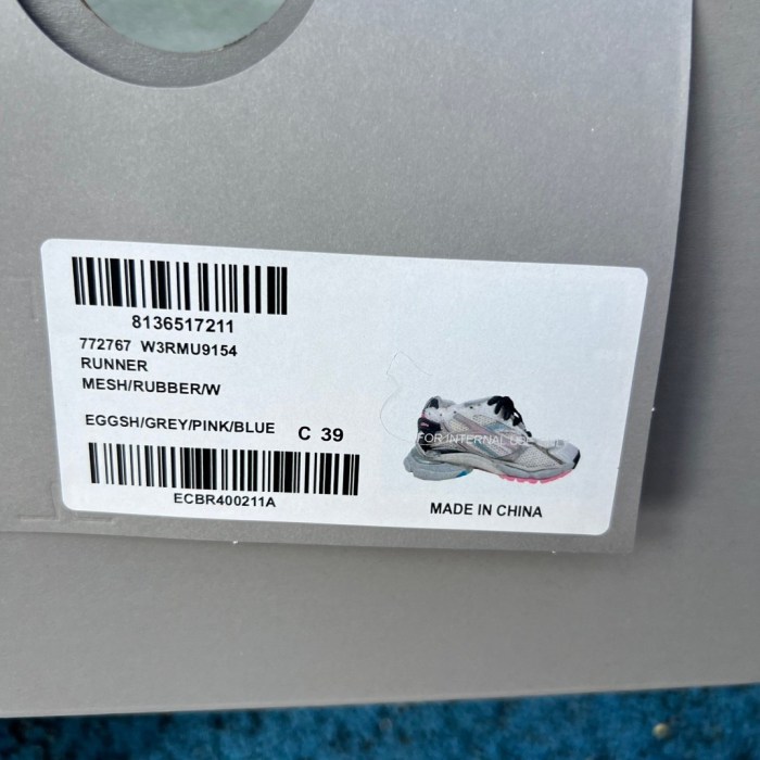 B 17FW Tripe-S High End Sneaker-550