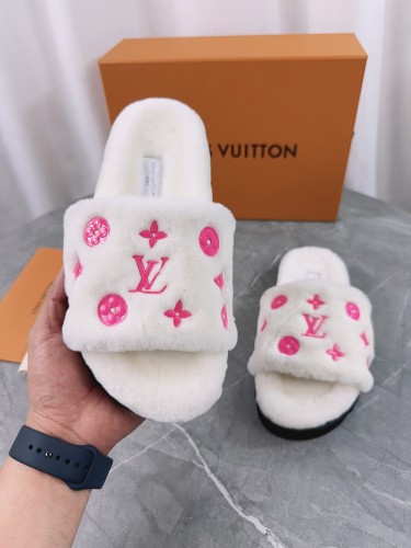 LV women Sandals 1：1 Quality-851