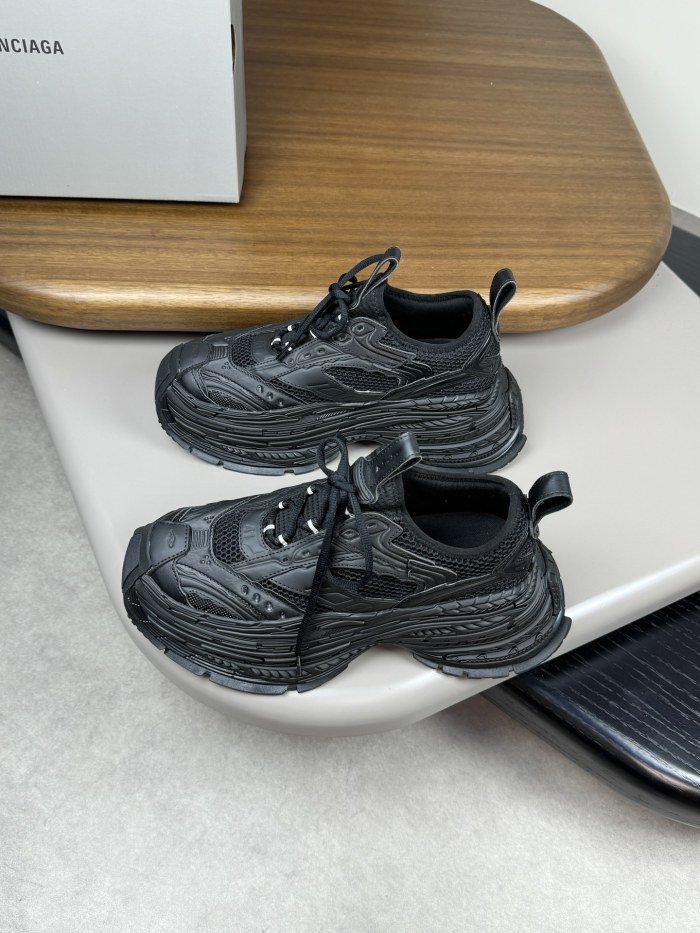 B 17FW Tripe-S High End Sneaker-564