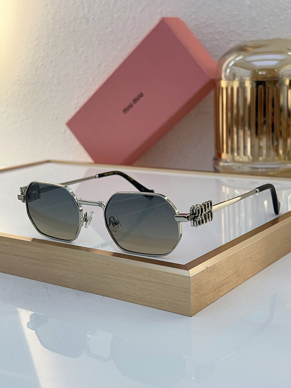 Miu Miu Sunglasses AAAA-1095