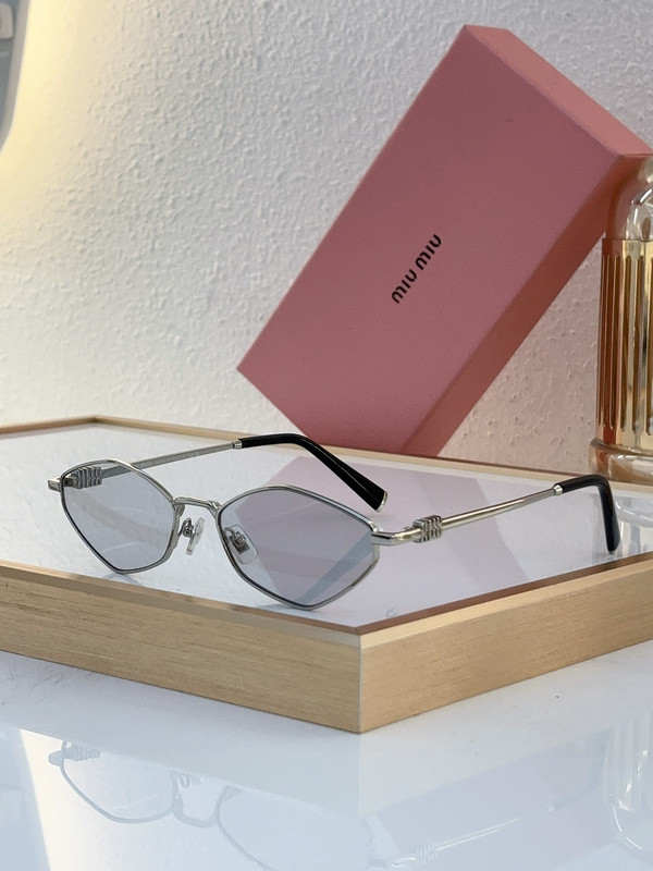 Miu Miu Sunglasses AAAA-1090