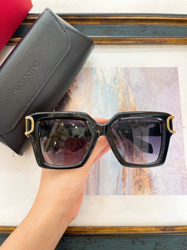 V Sunglasses AAAA-571