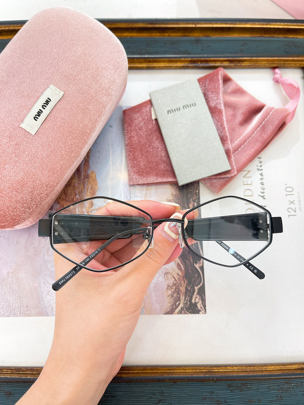 Miu Miu Sunglasses AAAA-1400