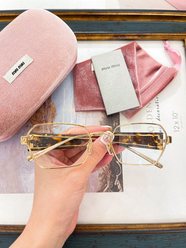Miu Miu Sunglasses AAAA-1388