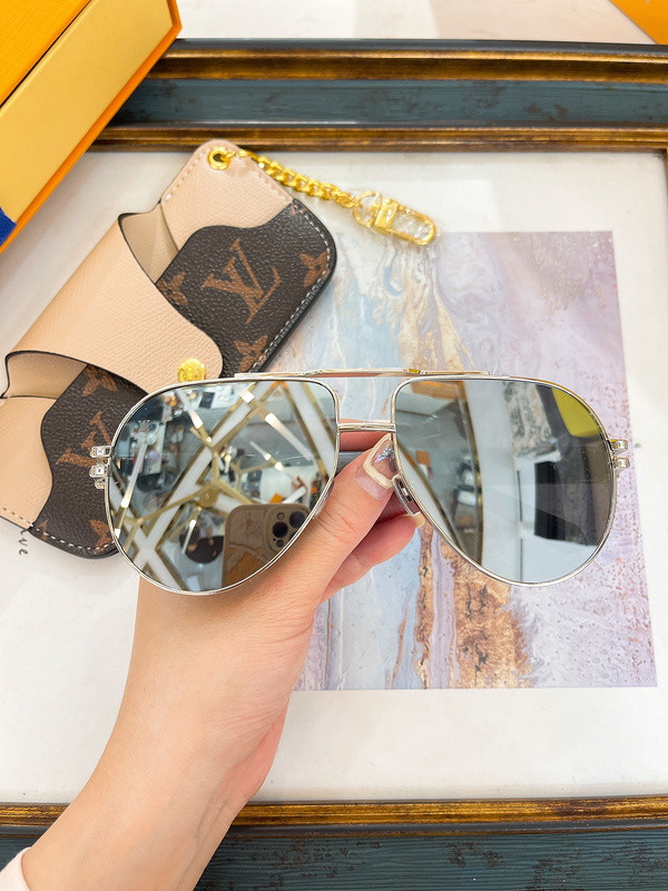 LV Sunglasses AAAA-5015