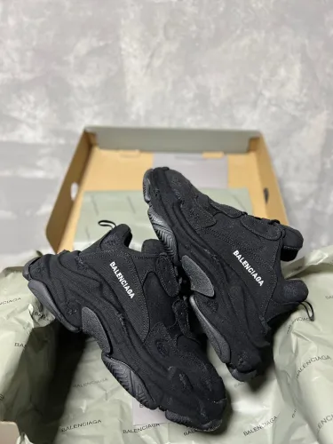 B 17FW Tripe-S High End Sneaker-569