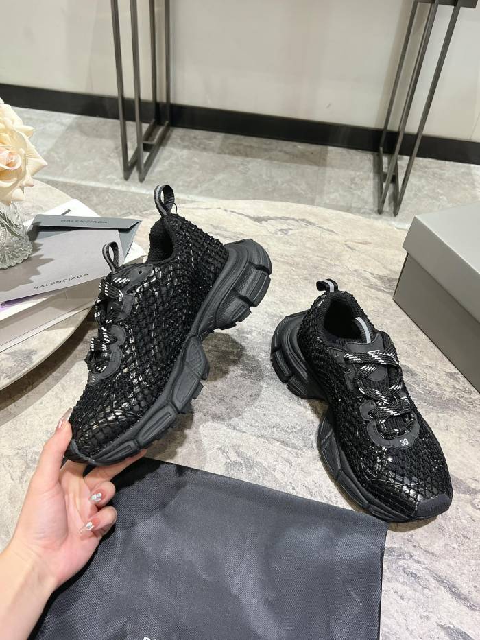 B 17FW Tripe-S High End Sneaker-570