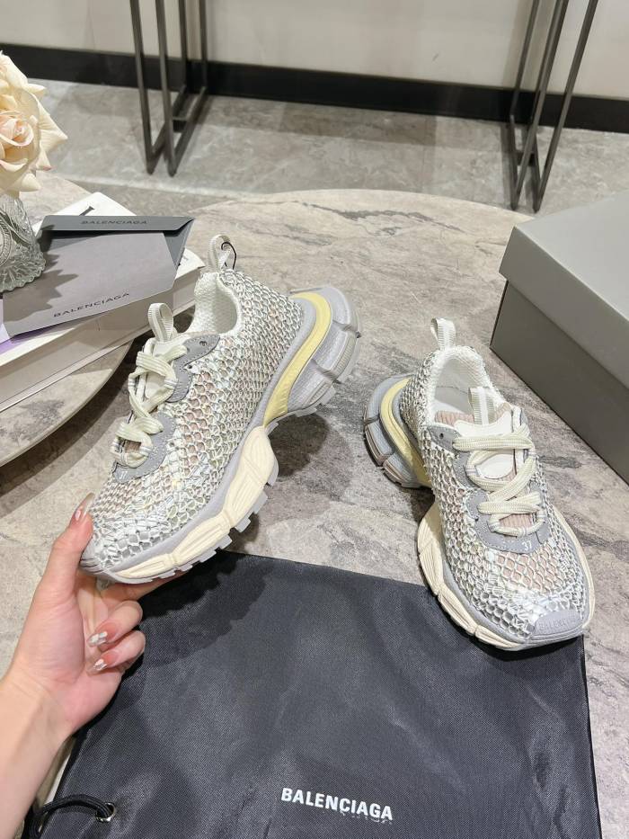 B 17FW Tripe-S High End Sneaker-571