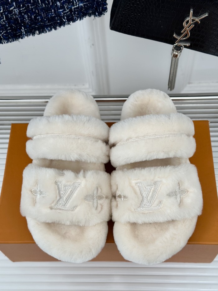 LV women Sandals 1：1 Quality-888