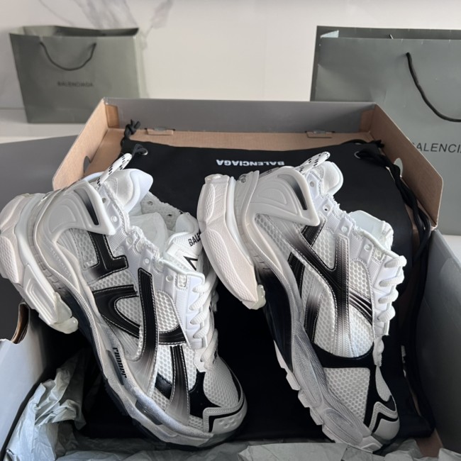 B 17FW Tripe-S High End Sneaker-593