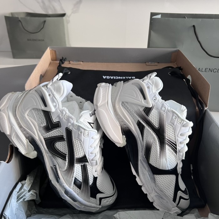 B 17FW Tripe-S High End Sneaker-593