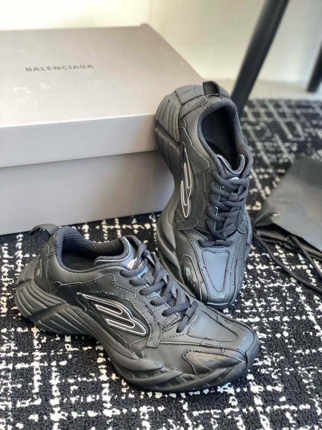 B 17FW Tripe-S High End Sneaker-596