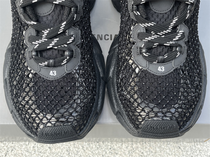 B 17FW Tripe-S High End Sneaker-604